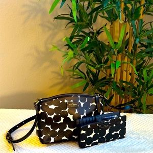Kate Spade bag with matching wallet. Great for weekends or night out.